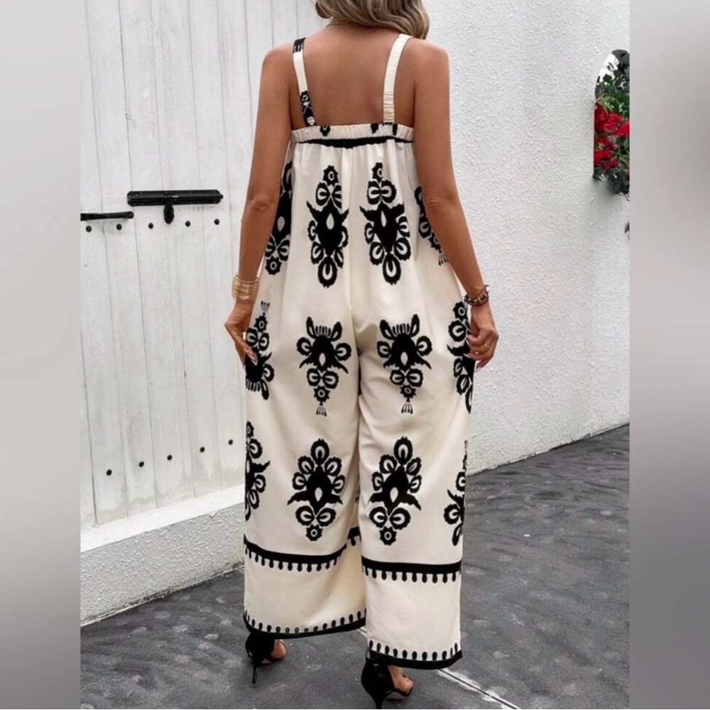 ✨ New ✨ Gorgeous Jumpsuit Size Small ✨ - Picture 6 of 6